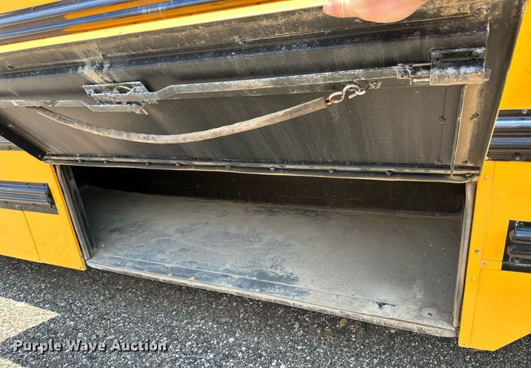 image for item KL9028 2001 Thomas Built  school bus