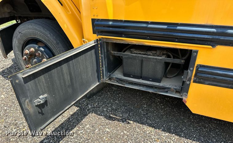 image for item KL9028 2001 Thomas Built  school bus