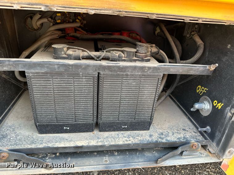 image for item KL9028 2001 Thomas Built  school bus