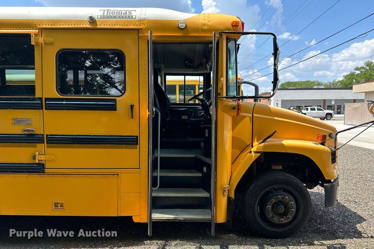 image for item KL9028 2001 Thomas Built  school bus