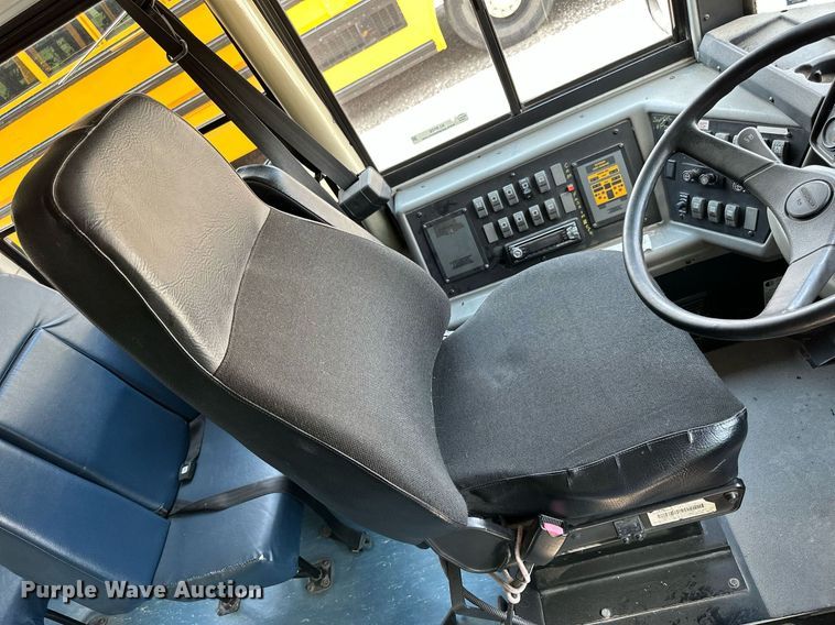 image for item KL9028 2001 Thomas Built  school bus