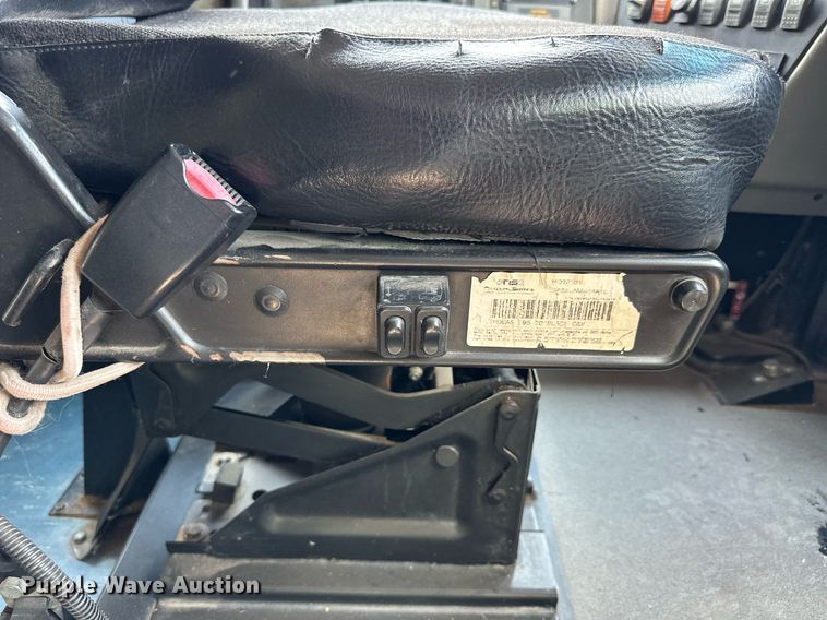 image for item KL9028 2001 Thomas Built  school bus