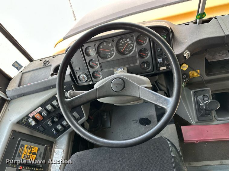 image for item KL9028 2001 Thomas Built  school bus