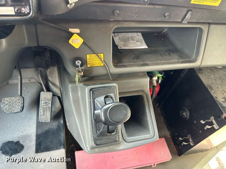 image for item KL9028 2001 Thomas Built  school bus