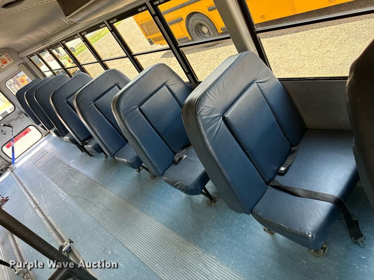 image for item KL9028 2001 Thomas Built  school bus