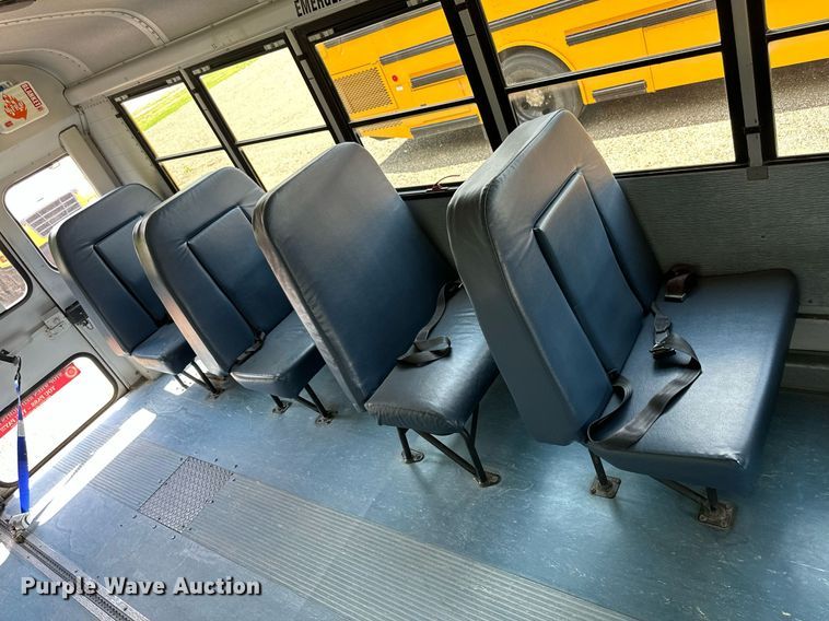 image for item KL9028 2001 Thomas Built  school bus