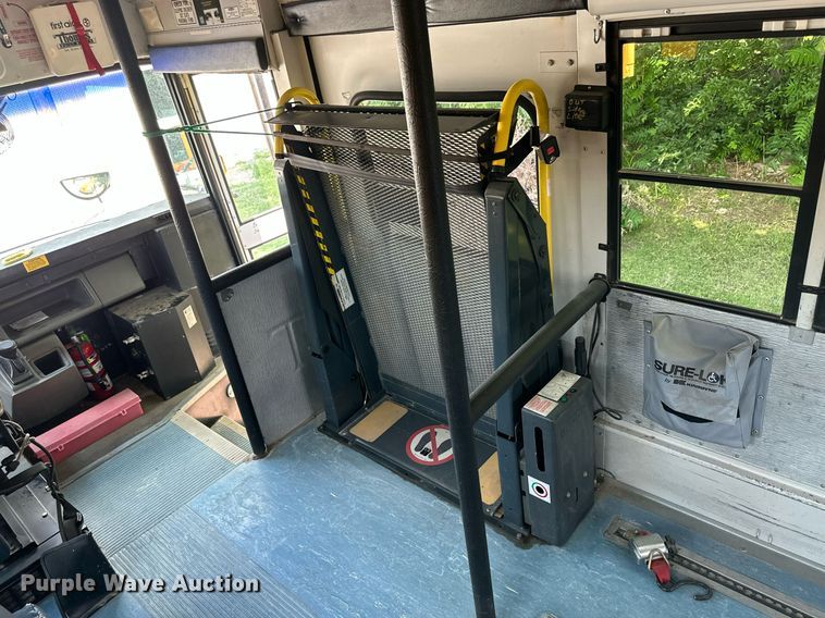 image for item KL9028 2001 Thomas Built  school bus