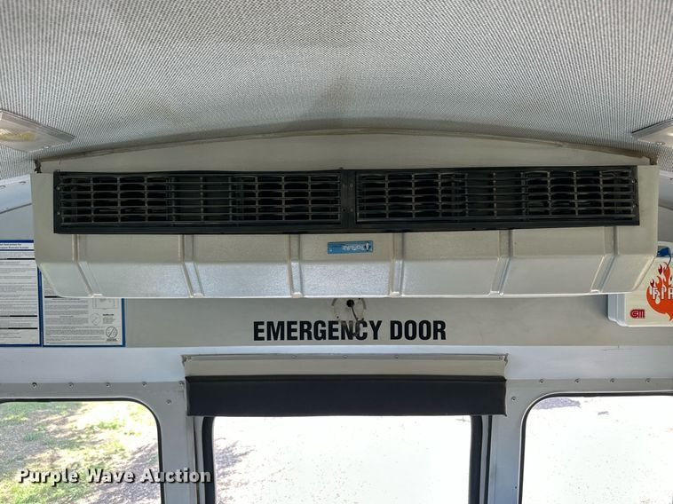 image for item KL9028 2001 Thomas Built  school bus