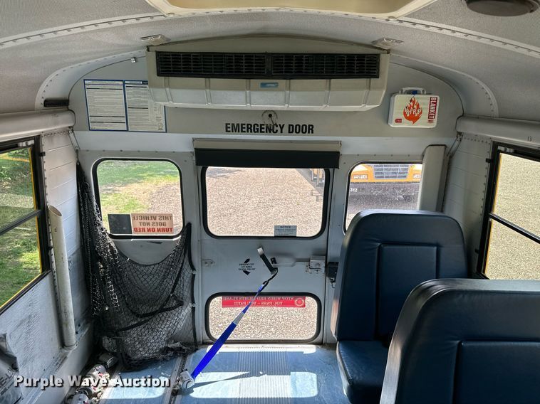 image for item KL9028 2001 Thomas Built  school bus