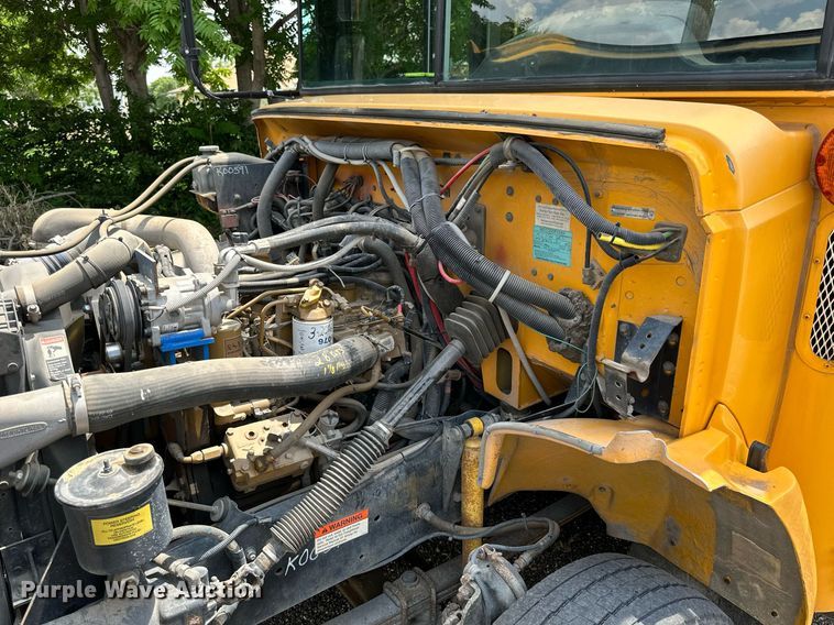 image for item KL9028 2001 Thomas Built  school bus