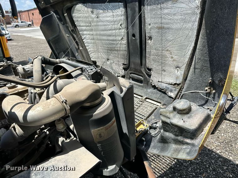 image for item KL9028 2001 Thomas Built  school bus