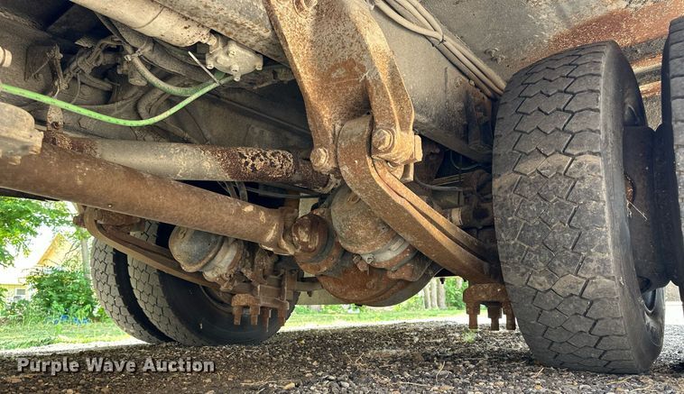 image for item KL9028 2001 Thomas Built  school bus