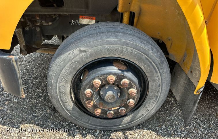 image for item KL9028 2001 Thomas Built  school bus