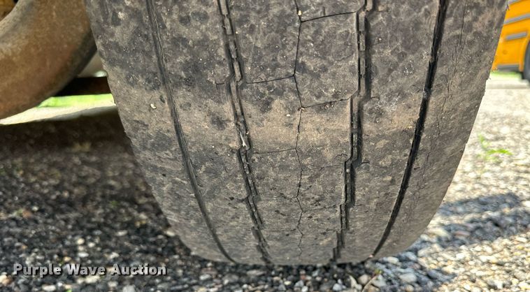 image for item KL9028 2001 Thomas Built  school bus