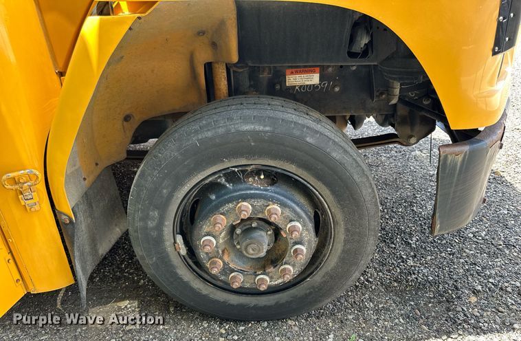 image for item KL9028 2001 Thomas Built  school bus