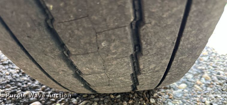 image for item KL9028 2001 Thomas Built  school bus