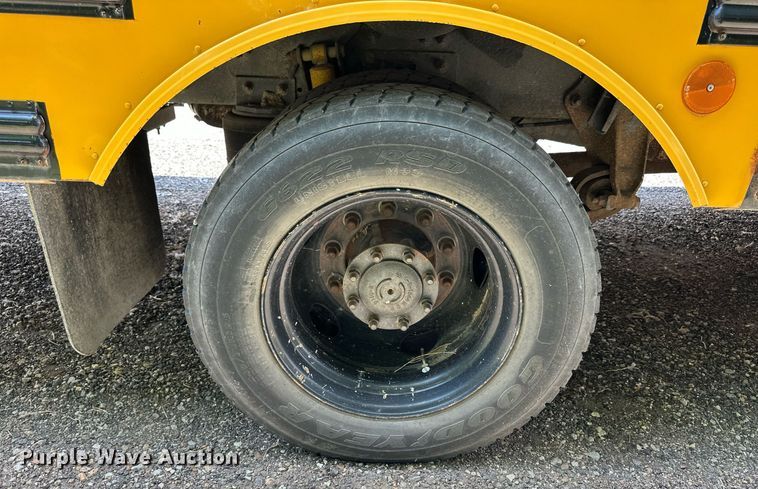 image for item KL9028 2001 Thomas Built  school bus