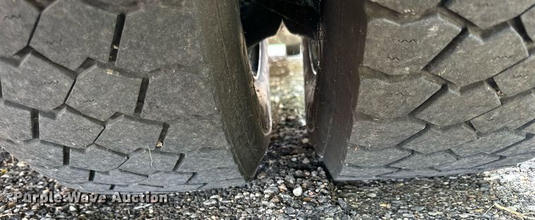 image for item KL9028 2001 Thomas Built  school bus