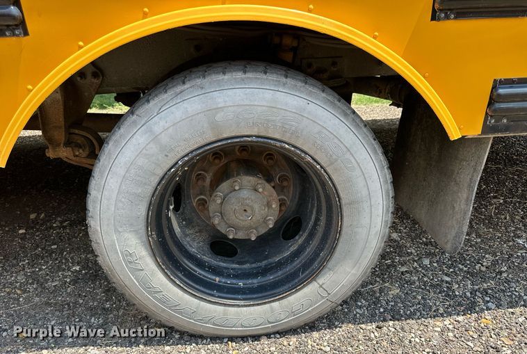 image for item KL9028 2001 Thomas Built  school bus