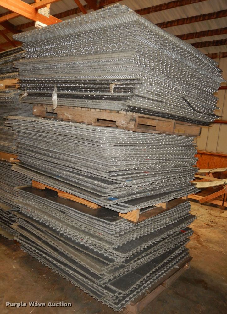 image for item KS9371 Approximately 1,500 to 1,700 pieces of gymnasium flooring