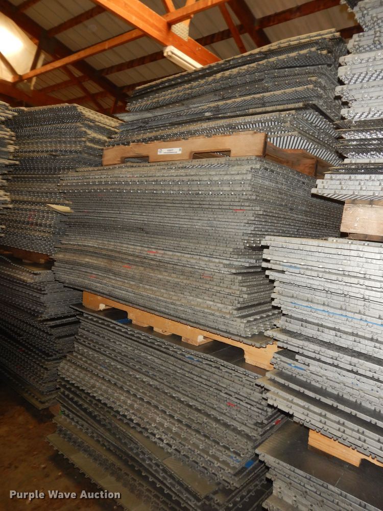 image for item KS9371 Approximately 1,500 to 1,700 pieces of gymnasium flooring