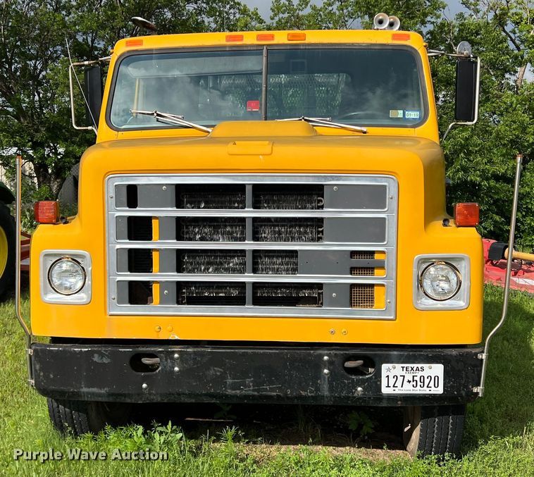 image for item LB9331 1982 International F-2275  winch truck