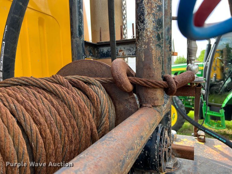 image for item LB9331 1982 International F-2275  winch truck