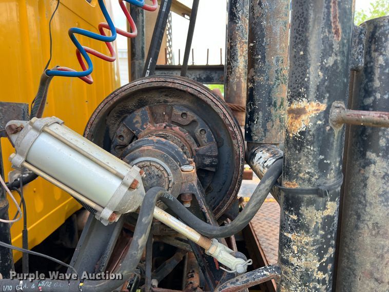 image for item LB9331 1982 International F-2275  winch truck