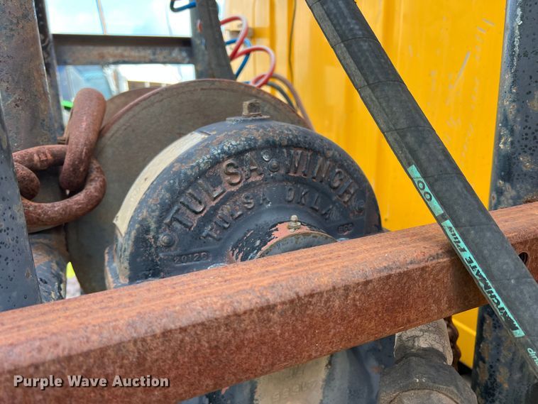 image for item LB9331 1982 International F-2275  winch truck