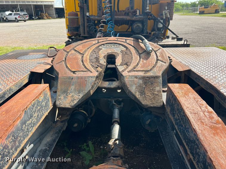 image for item LB9331 1982 International F-2275  winch truck