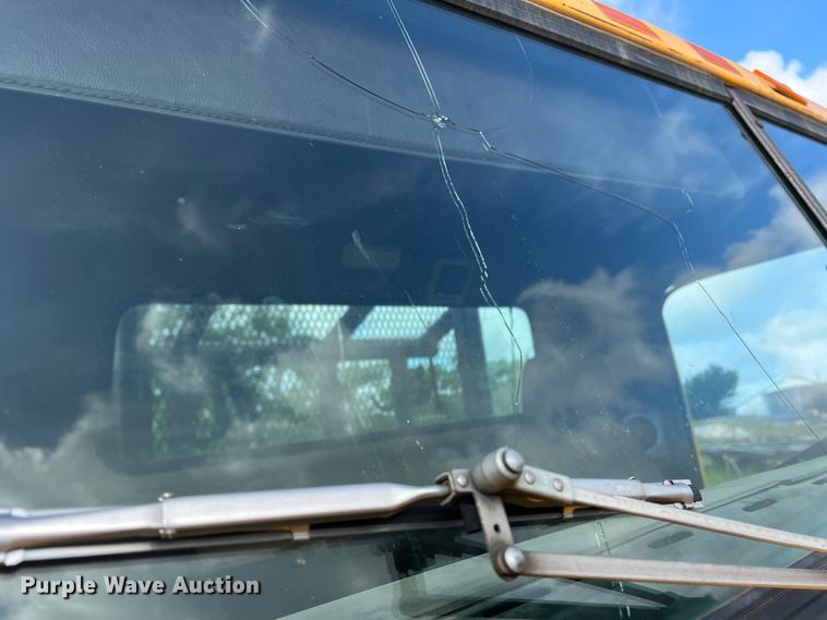 image for item LB9331 1982 International F-2275  winch truck