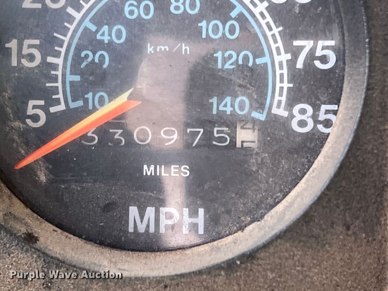 image for item LB9331 1982 International F-2275  winch truck