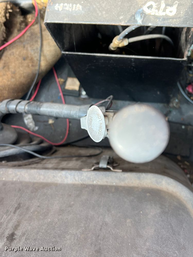 image for item LB9331 1982 International F-2275  winch truck