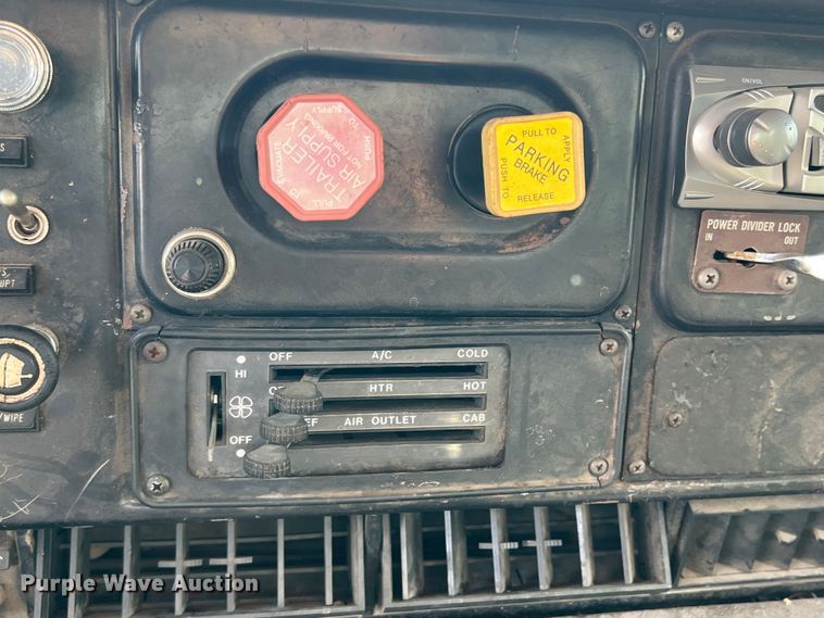 image for item LB9331 1982 International F-2275  winch truck