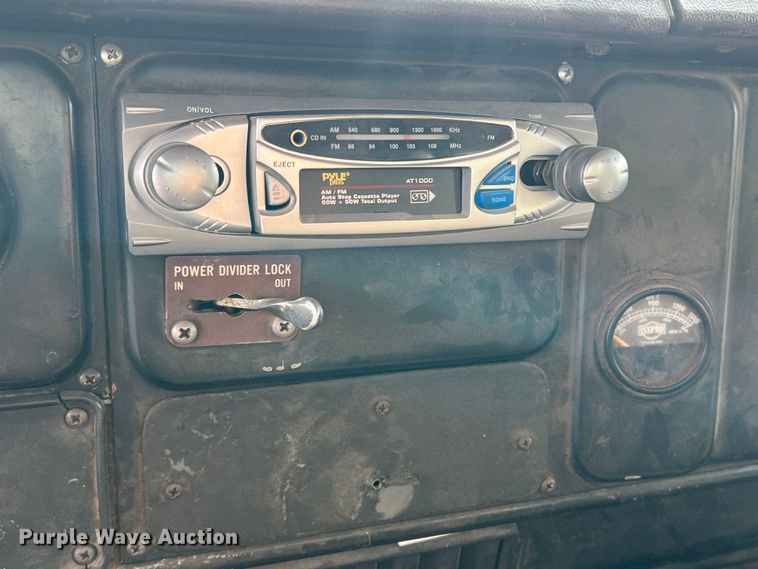 image for item LB9331 1982 International F-2275  winch truck