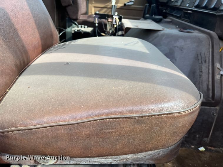 image for item LB9331 1982 International F-2275  winch truck