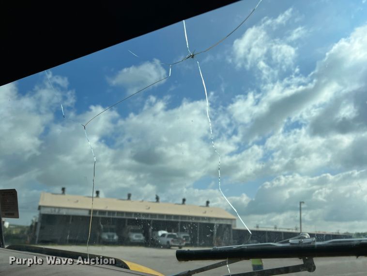 image for item LB9331 1982 International F-2275  winch truck