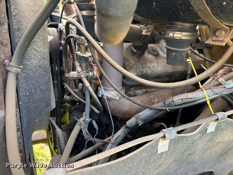 image for item LB9331 1982 International F-2275  winch truck