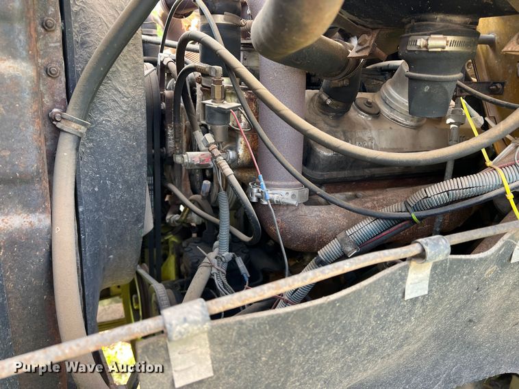 image for item LB9331 1982 International F-2275  winch truck