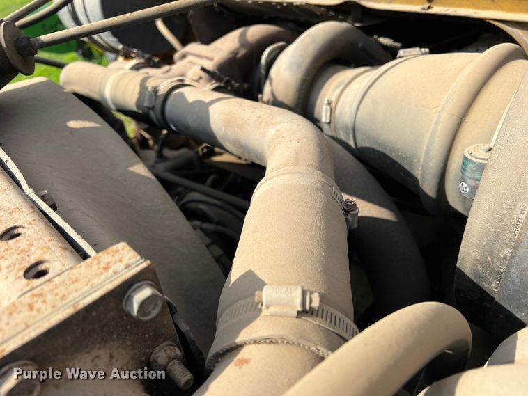 image for item LB9331 1982 International F-2275  winch truck