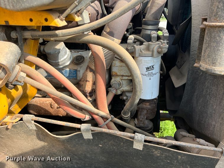 image for item LB9331 1982 International F-2275  winch truck