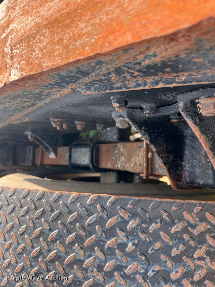 image for item LB9331 1982 International F-2275  winch truck