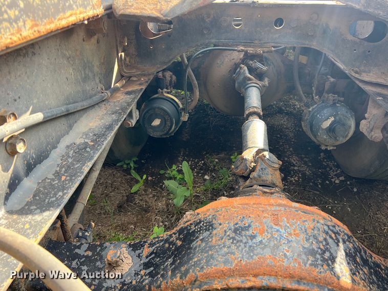 image for item LB9331 1982 International F-2275  winch truck