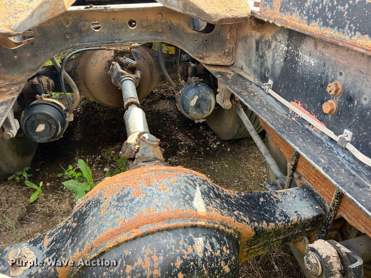 image for item LB9331 1982 International F-2275  winch truck