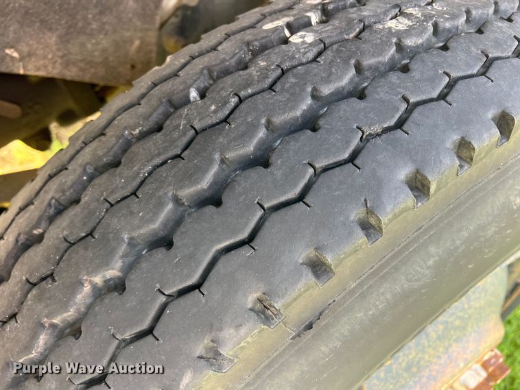 image for item LB9331 1982 International F-2275  winch truck