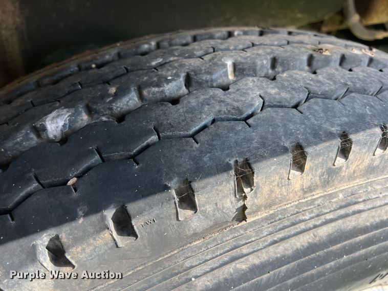 image for item LB9331 1982 International F-2275  winch truck