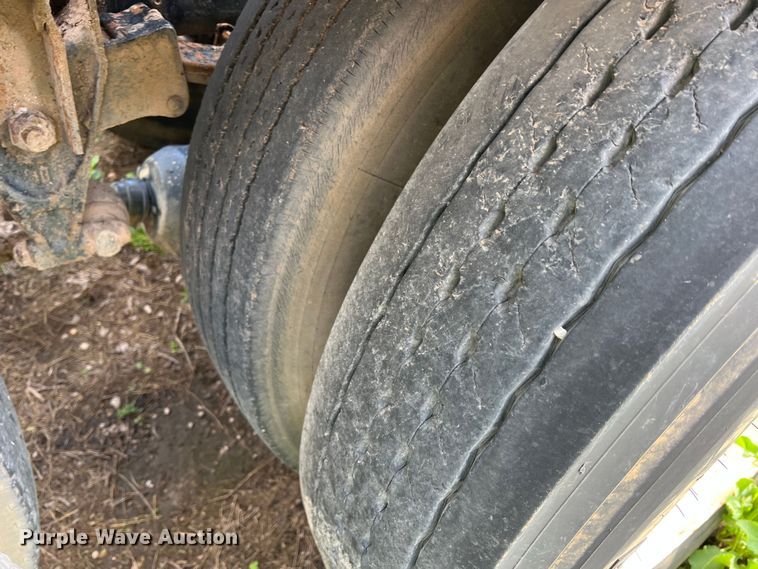 image for item LB9331 1982 International F-2275  winch truck