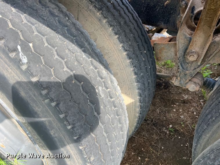 image for item LB9331 1982 International F-2275  winch truck