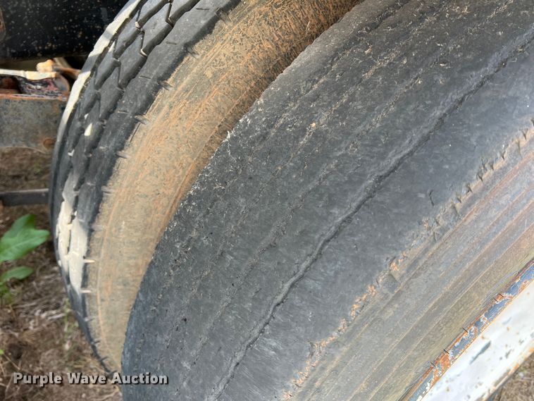 image for item LB9331 1982 International F-2275  winch truck