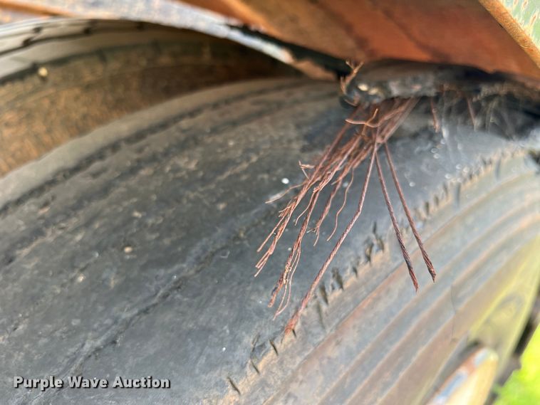 image for item LB9331 1982 International F-2275  winch truck